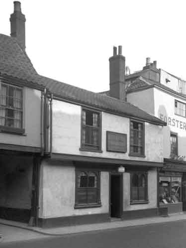 White Lion  Pub  , Magdalen Street  Norwich. George Plunkett’s photo reproduced by kind permission of J Plunkett 